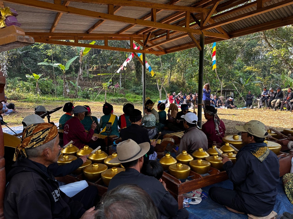 Kegiatan Kesenian Tradisional Desa Cigalontang