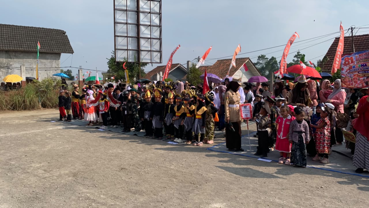 Meriahkan HUT RI ke-81, Kober dan Diniyah Desa Cigalontang Tampil Memukau dalam Karnaval dan Unjuk Bakat
