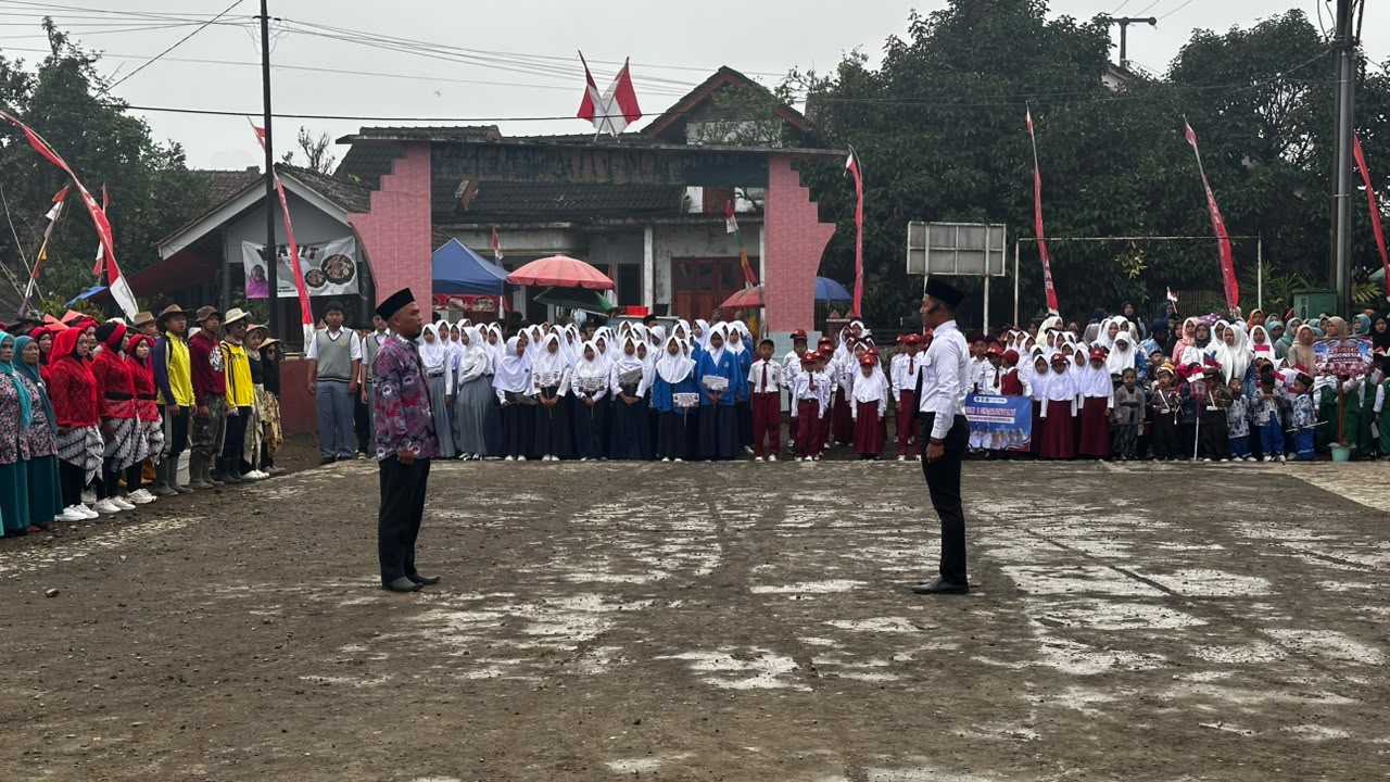 Khidmat dan Penuh Semangat Nasionalisme, Upacara Peringatan HUT RI ke-81 di Desa Cigalontang Berlangsung Sukses
