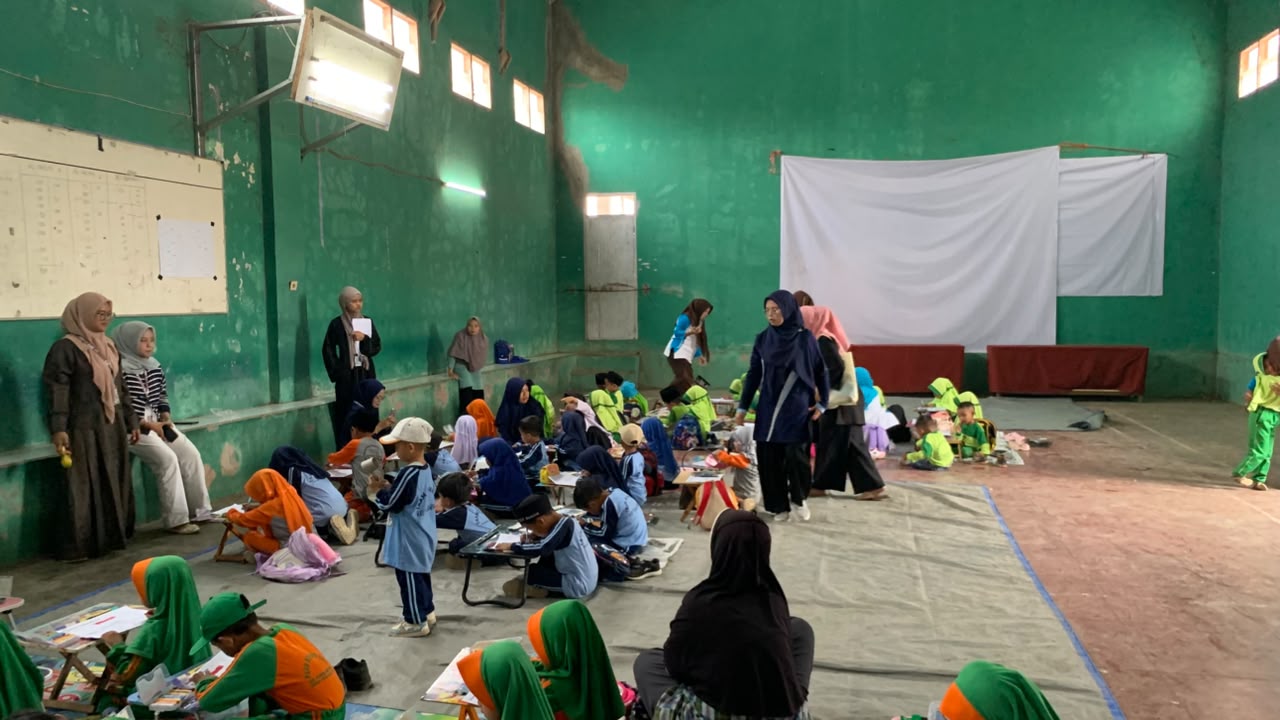 Semarak HUT RI ke-81, Anak-Anak Kober Desa Cigalontang Tumpahkan Kreativitas dalam Lomba Mewarnai