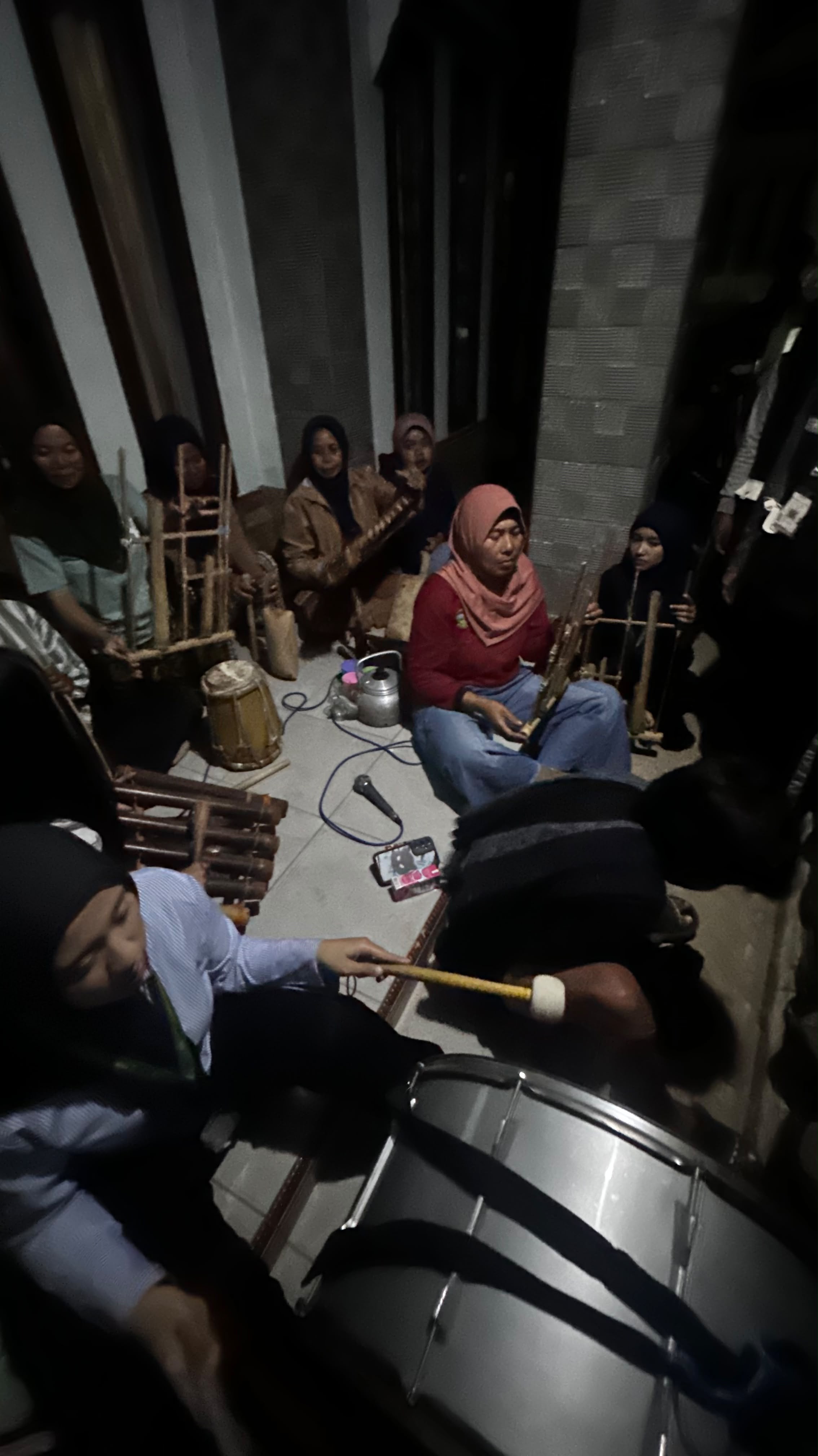 Latihan persiapan pentas seni